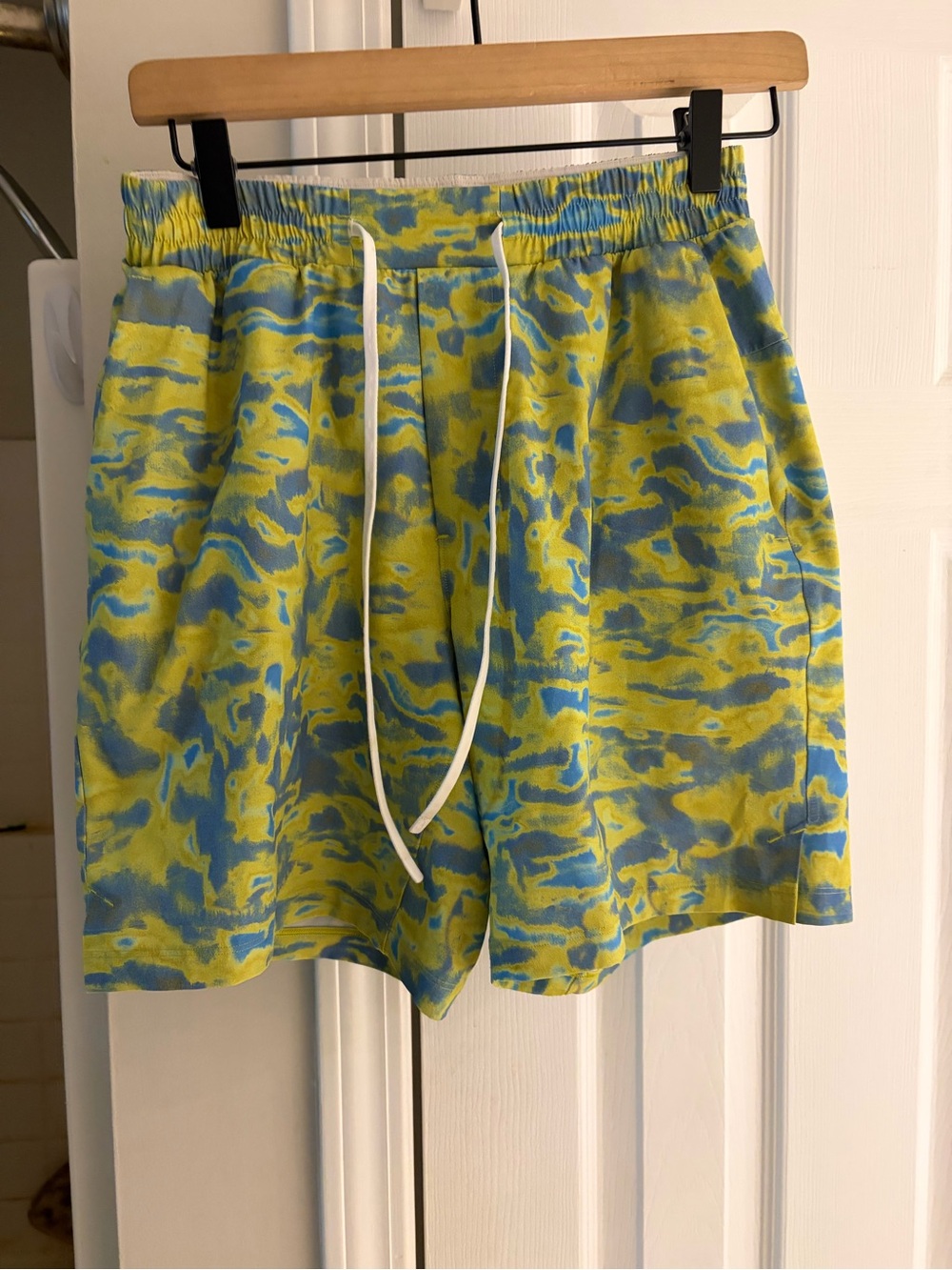 lululemon athletica Men's channel cross swim shorts chroma clash green small